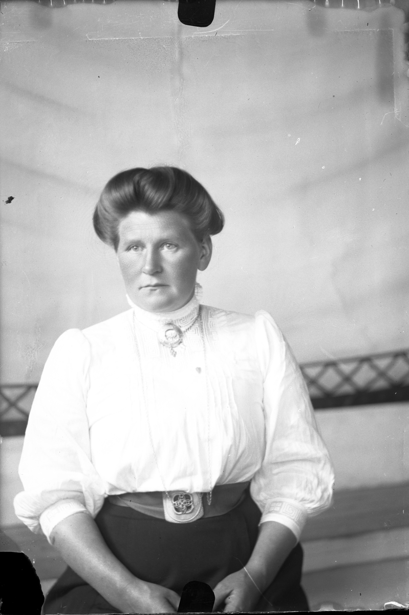 Oscar Holte, Portrett av kvinne