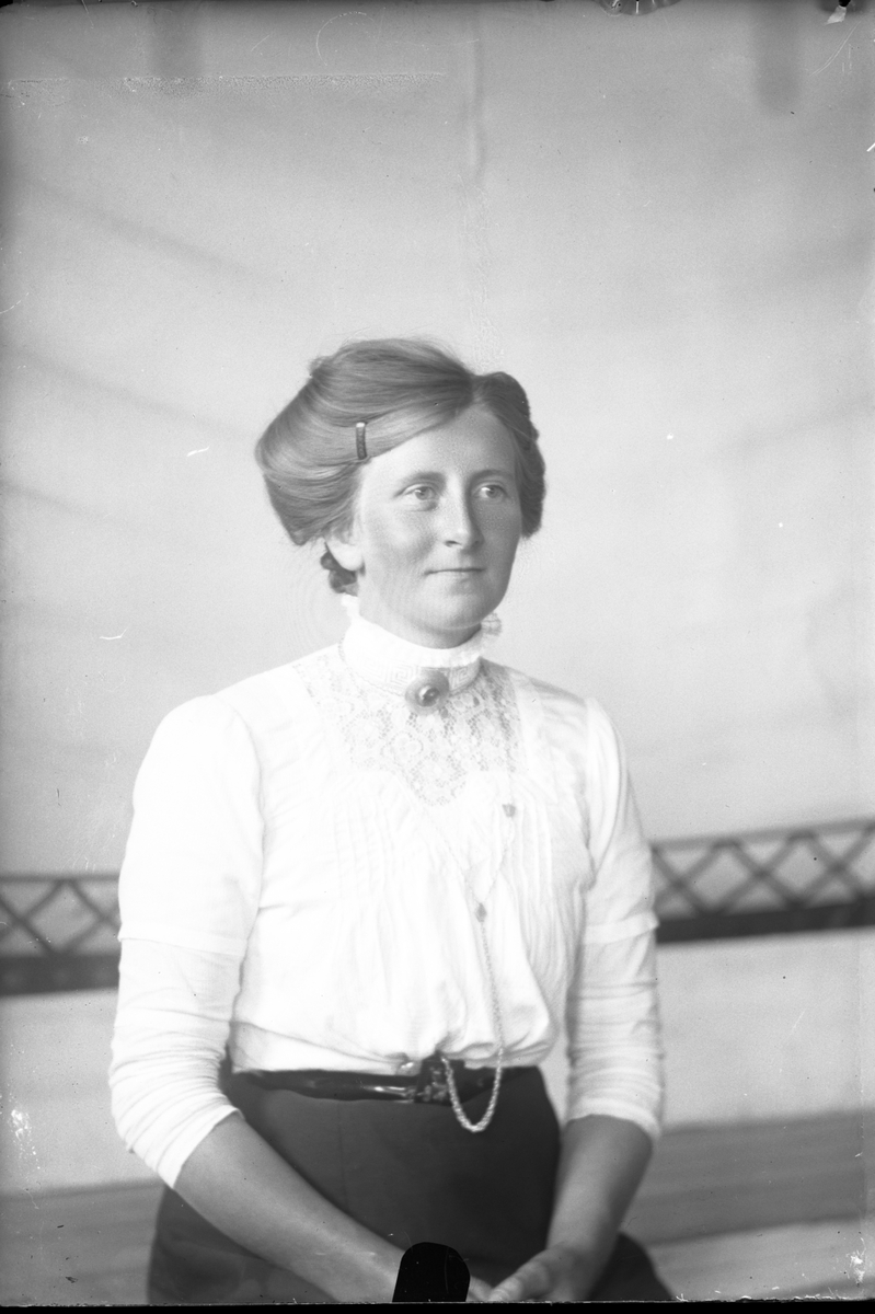 Oscar Holte, Portrett av kvinne