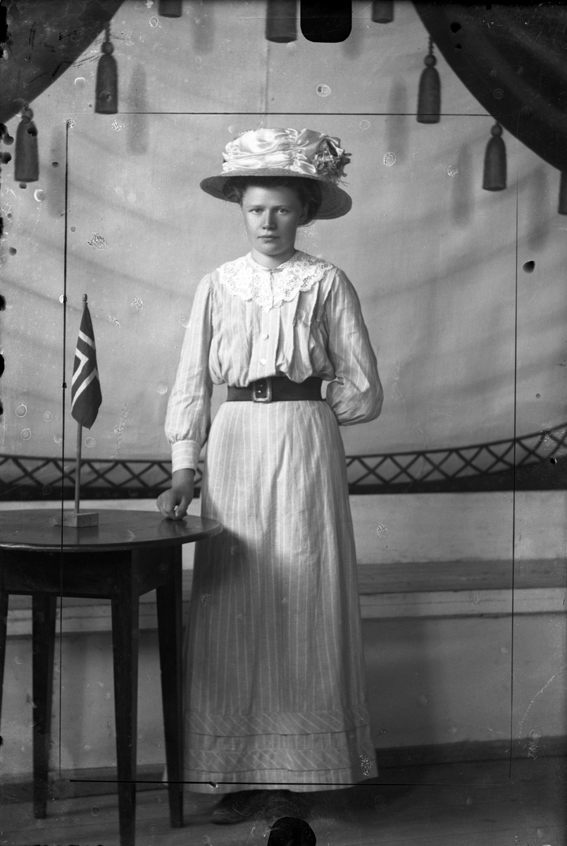Oscar Holte, Portrett av kvinne