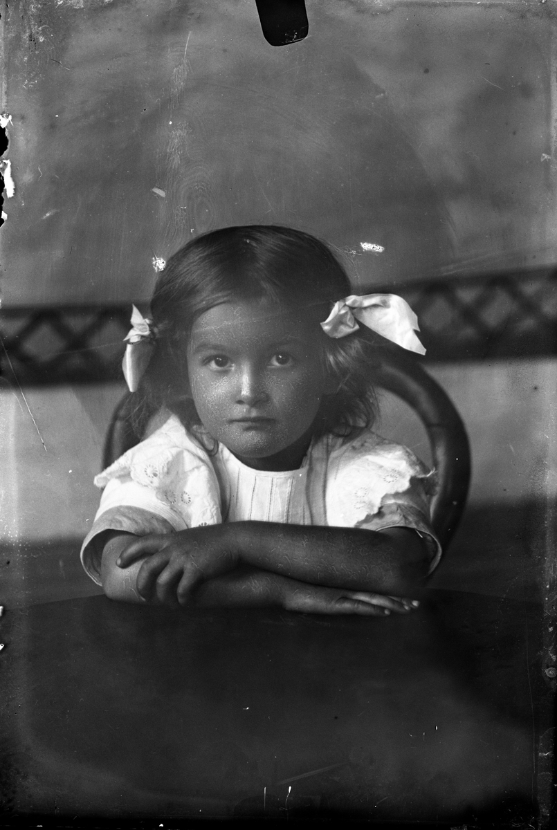 Oscar Holte, Portrett av lita jente