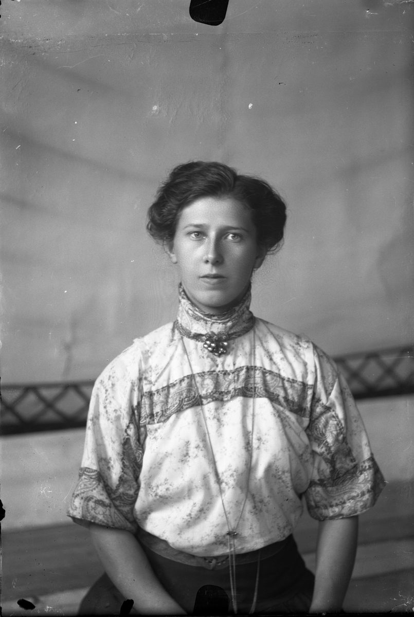 Oscar Holte, Portrett av kvinne