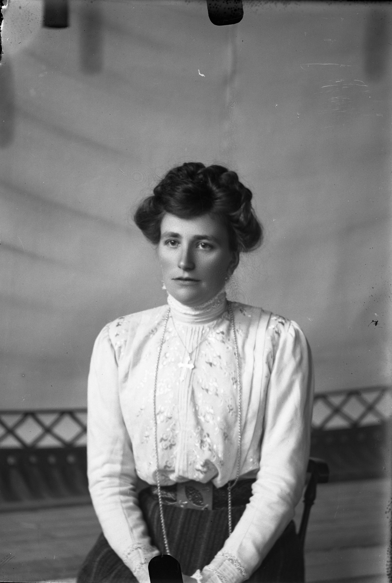 Oscar Holte, Portrett av kvinne