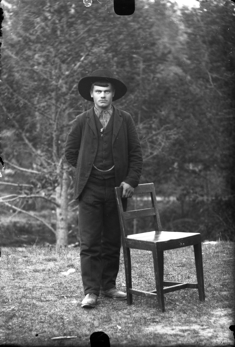 Oscar Holte, Portrett av mann