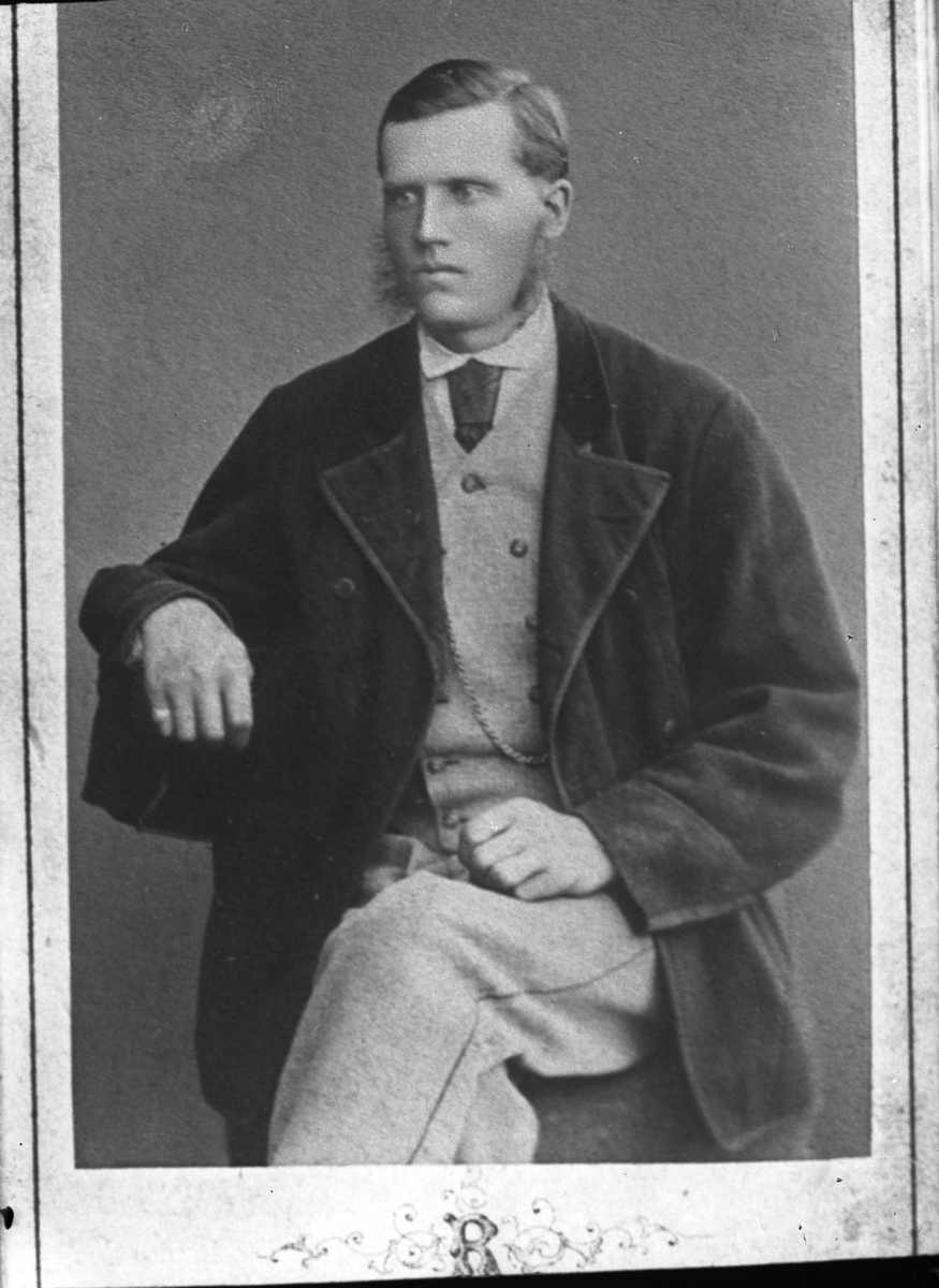 Oscar Holte, portrett, person, klær,