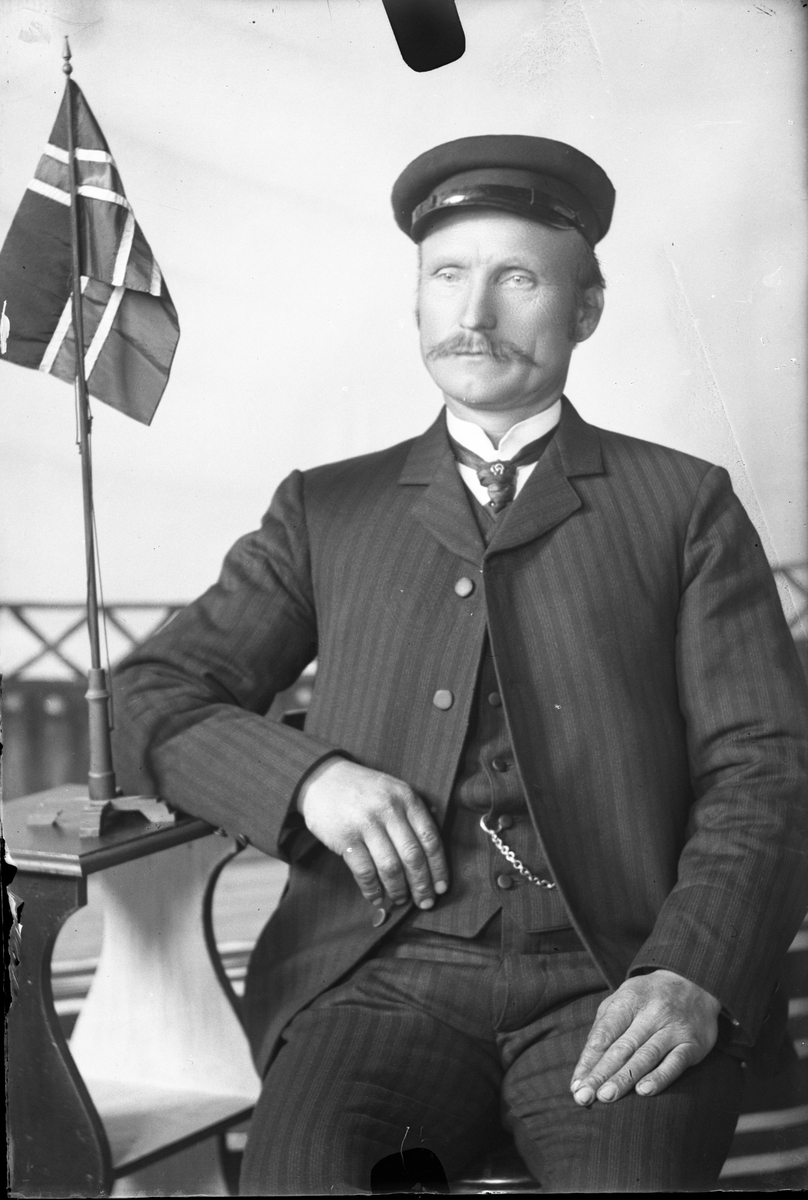 Oscar Holte, Portrett av mann