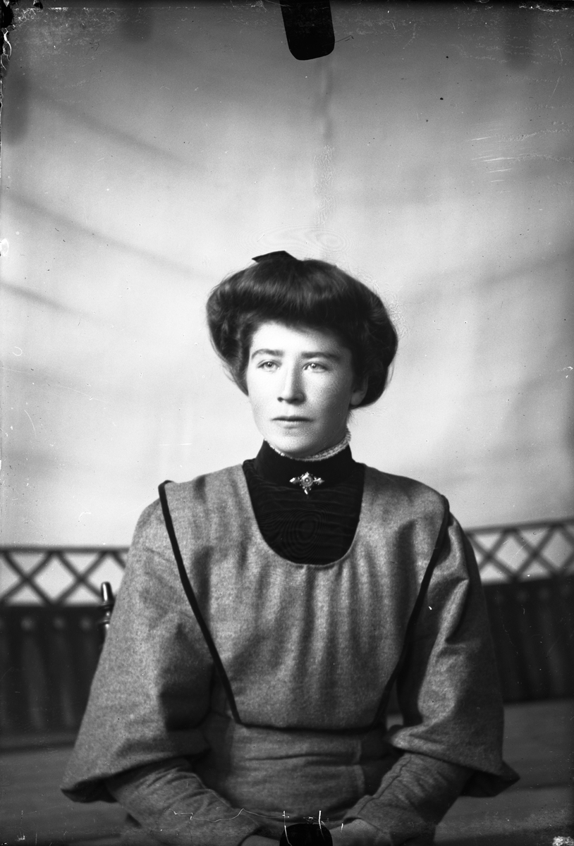 Oscar Holte, Portrett av kvinne