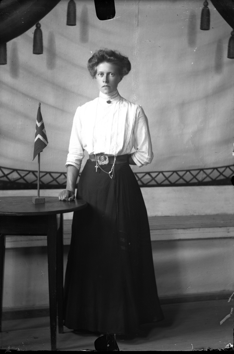 Oscar Holte, Portrett av kvinne