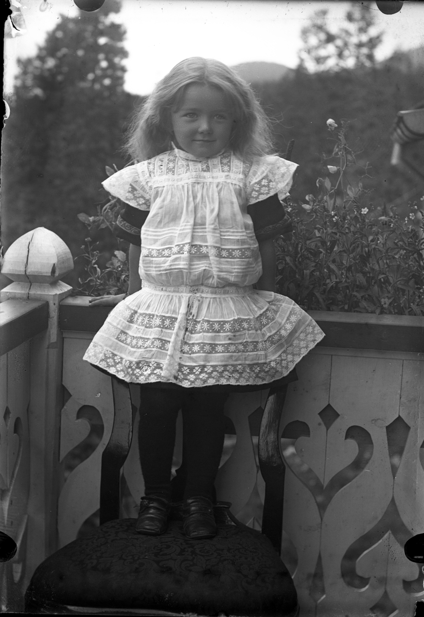 Oscar Holte, Portrett av lita jente