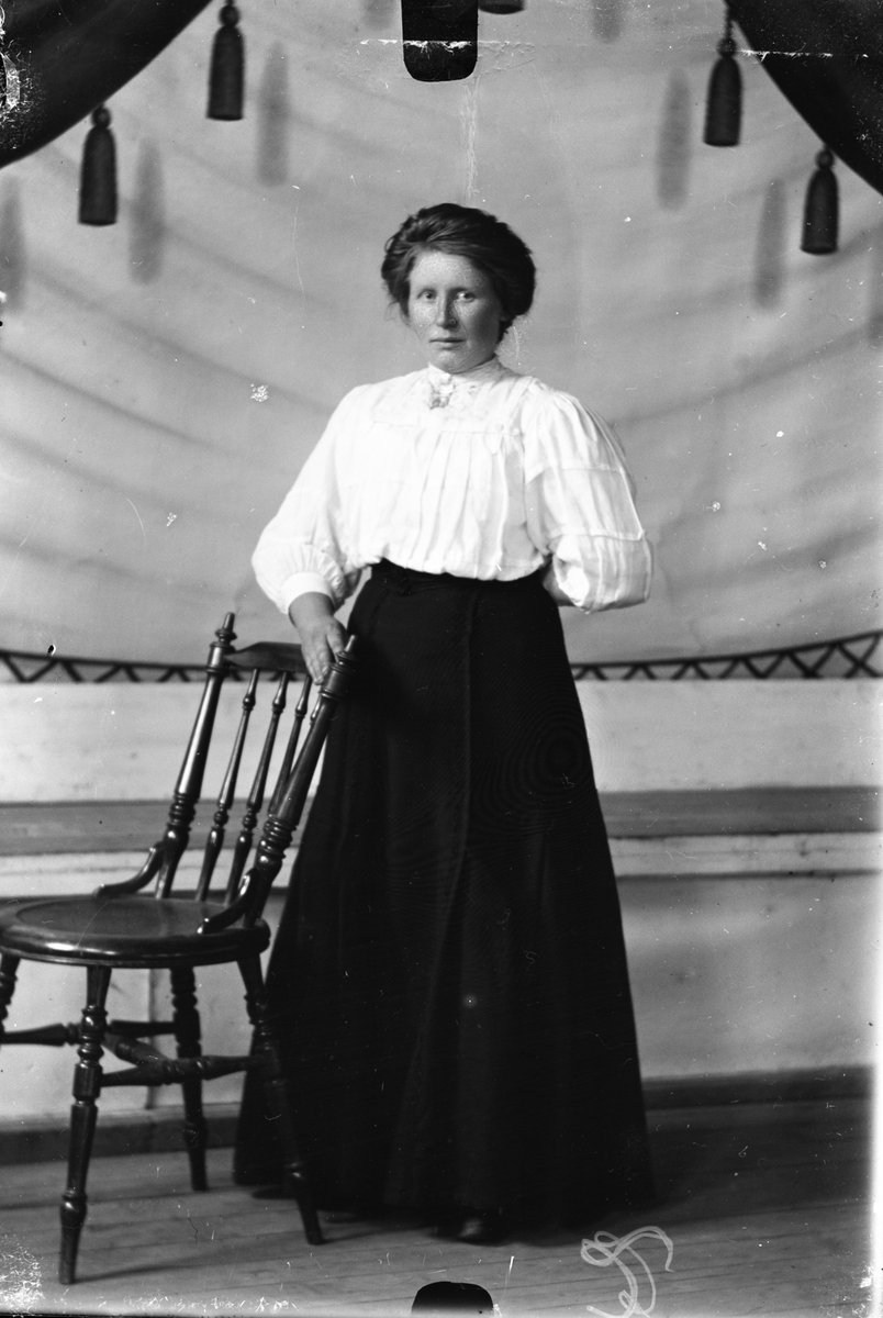 Oscar Holte, Portrett av kvinne