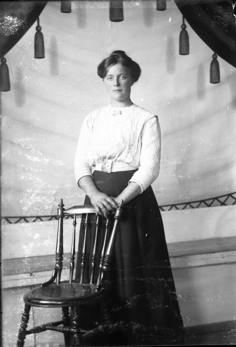 Oscar Holte, Portrett av kvinne