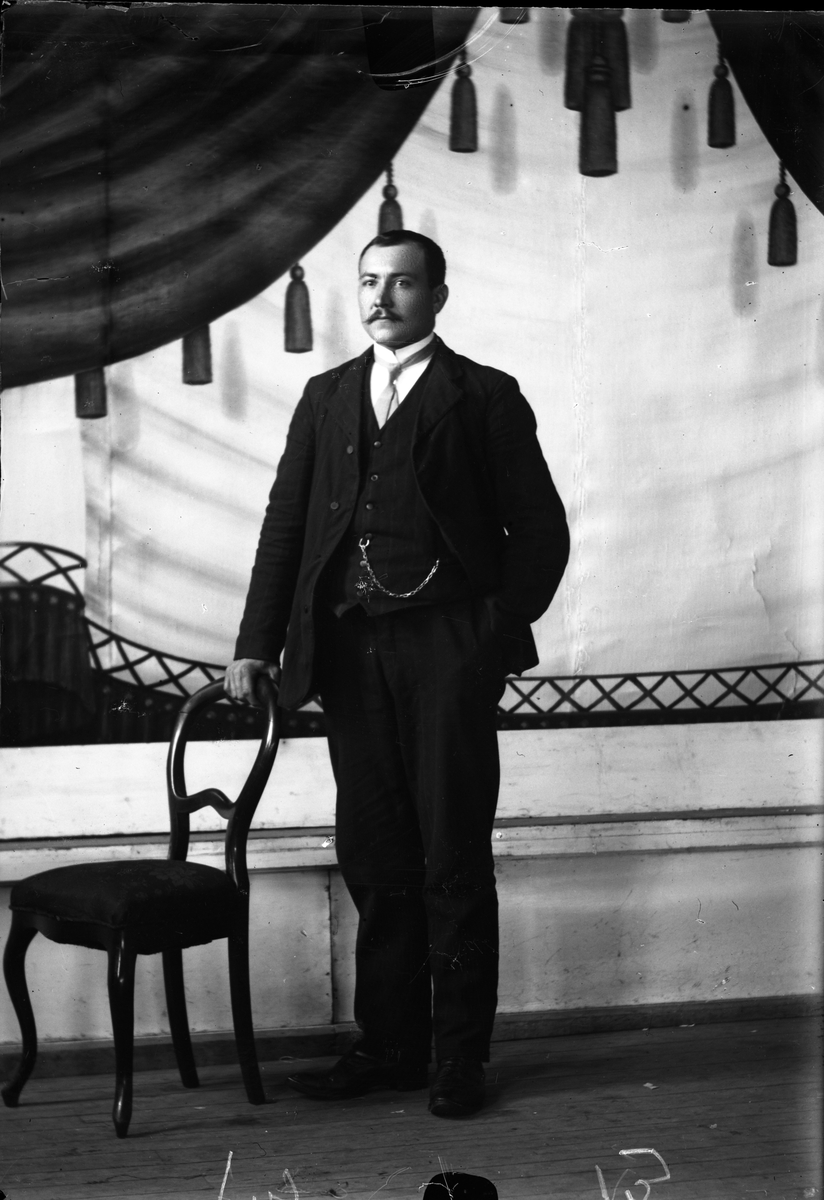 Oscar Holte, Portrett av mann