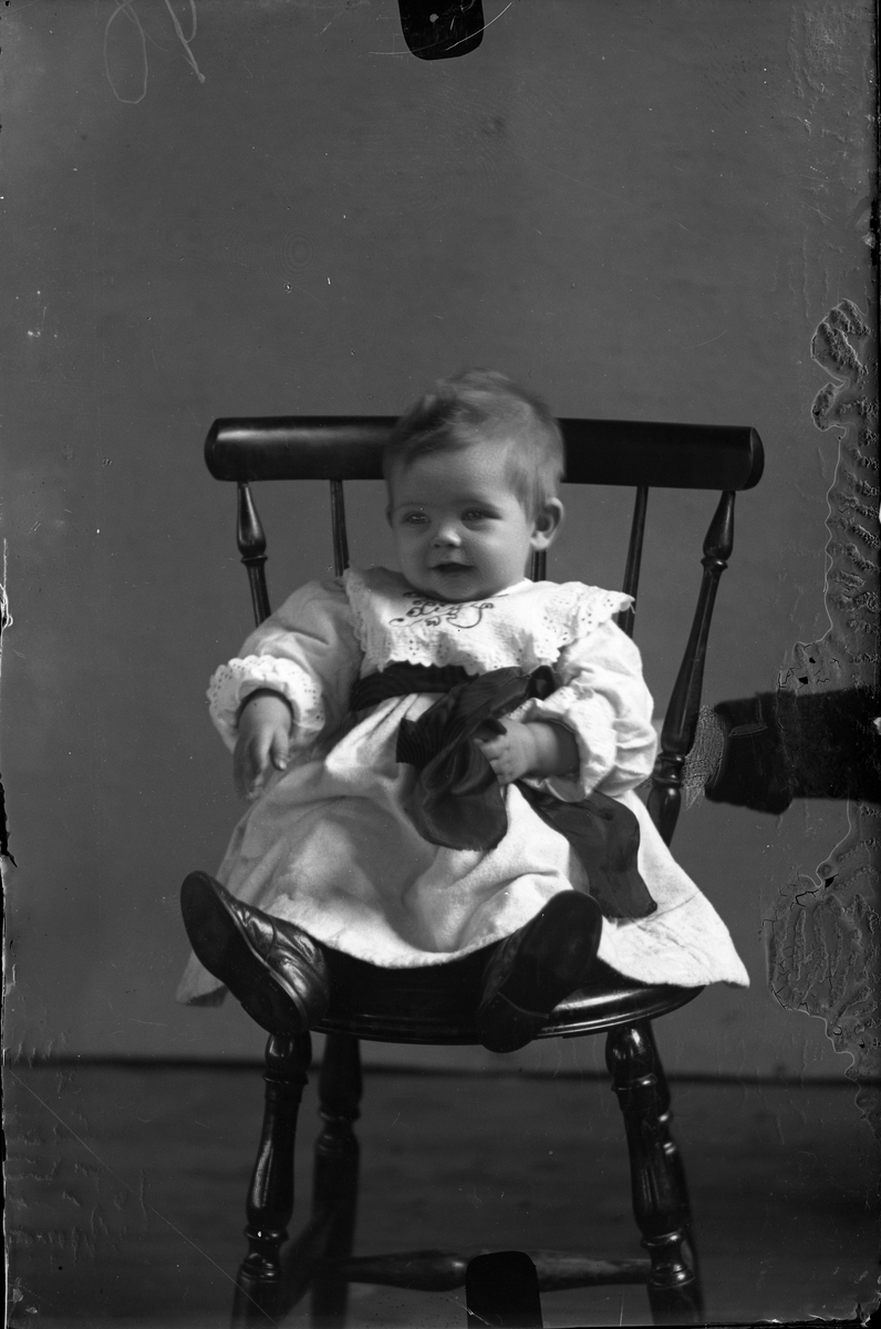 Oscar Holte, Portrett av lite barn