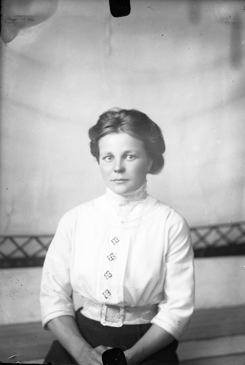 Oscar Holte, Portrett av kvinne