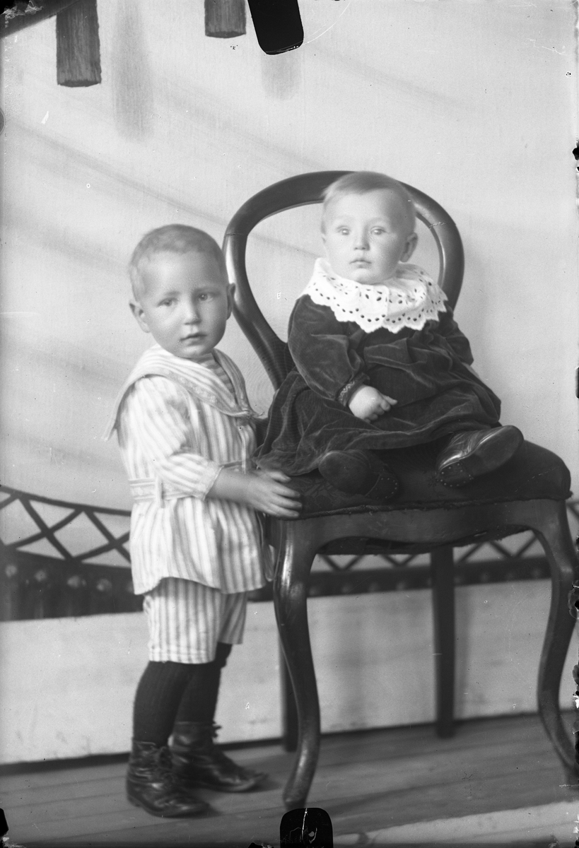Oscar Holte, Portrett av lite barn