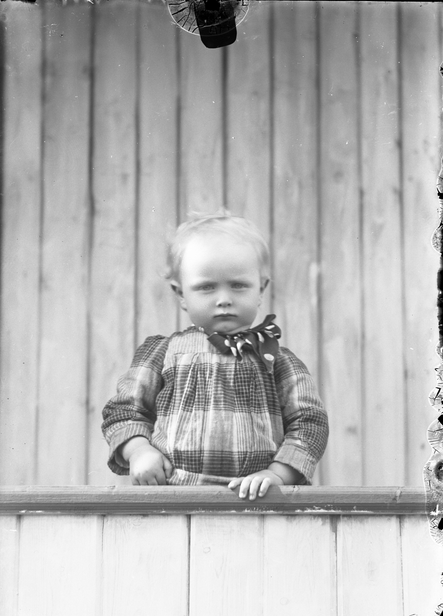 Oscar Holte, Portrett av et lite barn