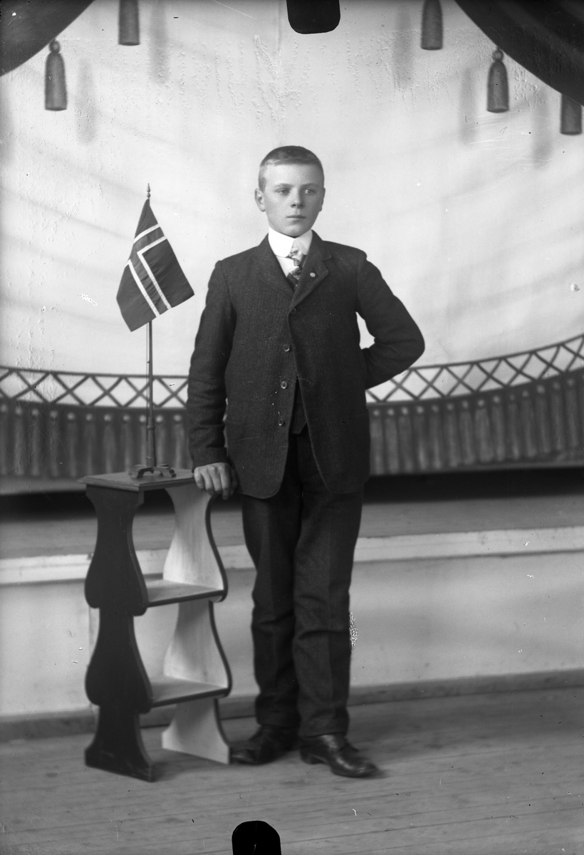 Oscar Holte, Portrett av stilig kar
