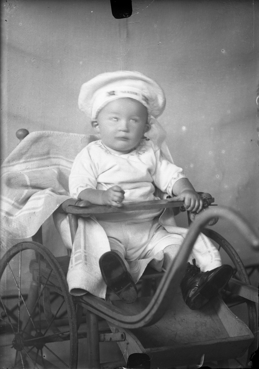 Oscar Holte, Portrett v liten gutt