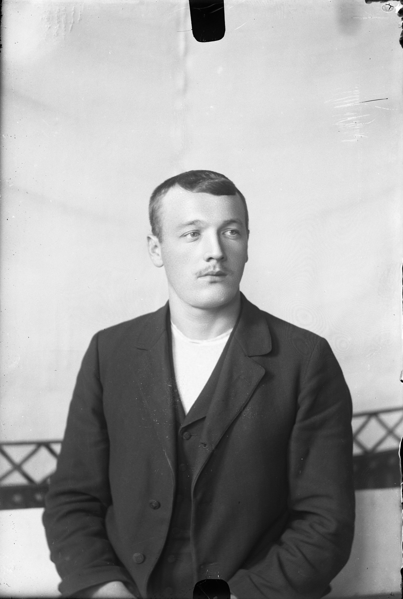 Oscar Holte, Portrett av mann