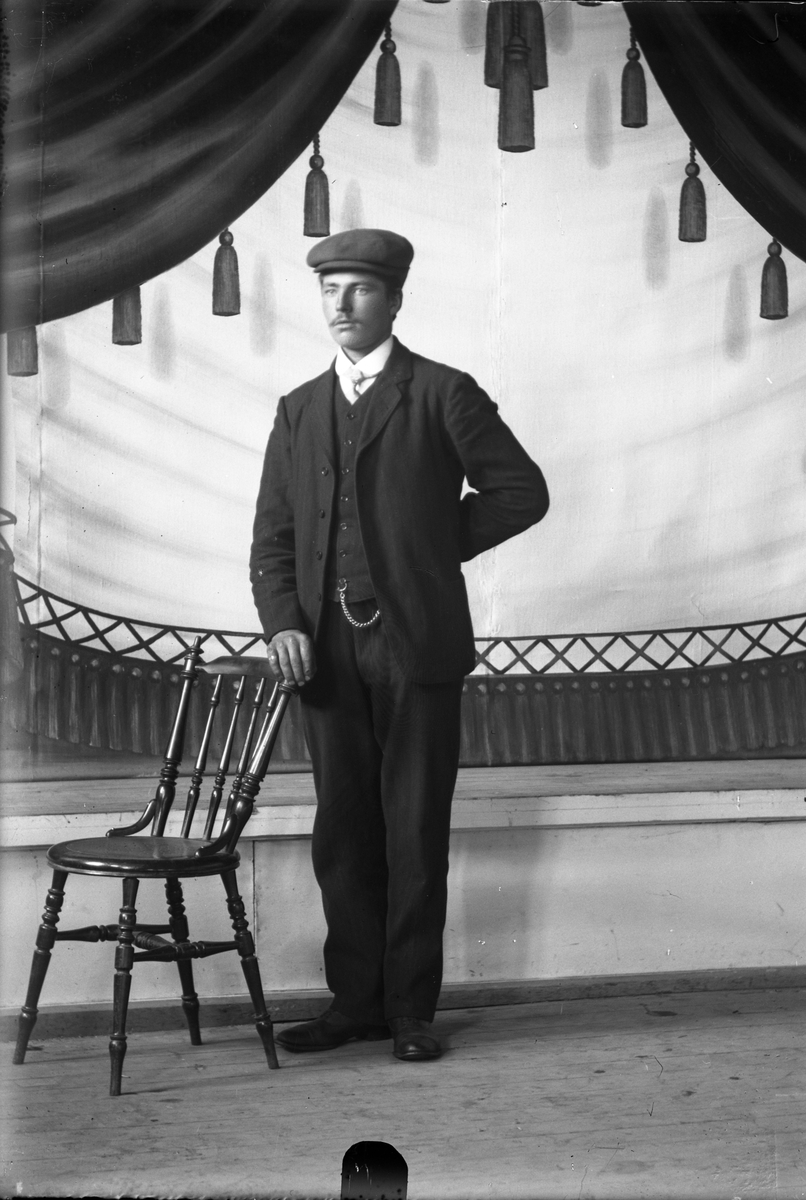 Oscar Holte, Portrett av mann