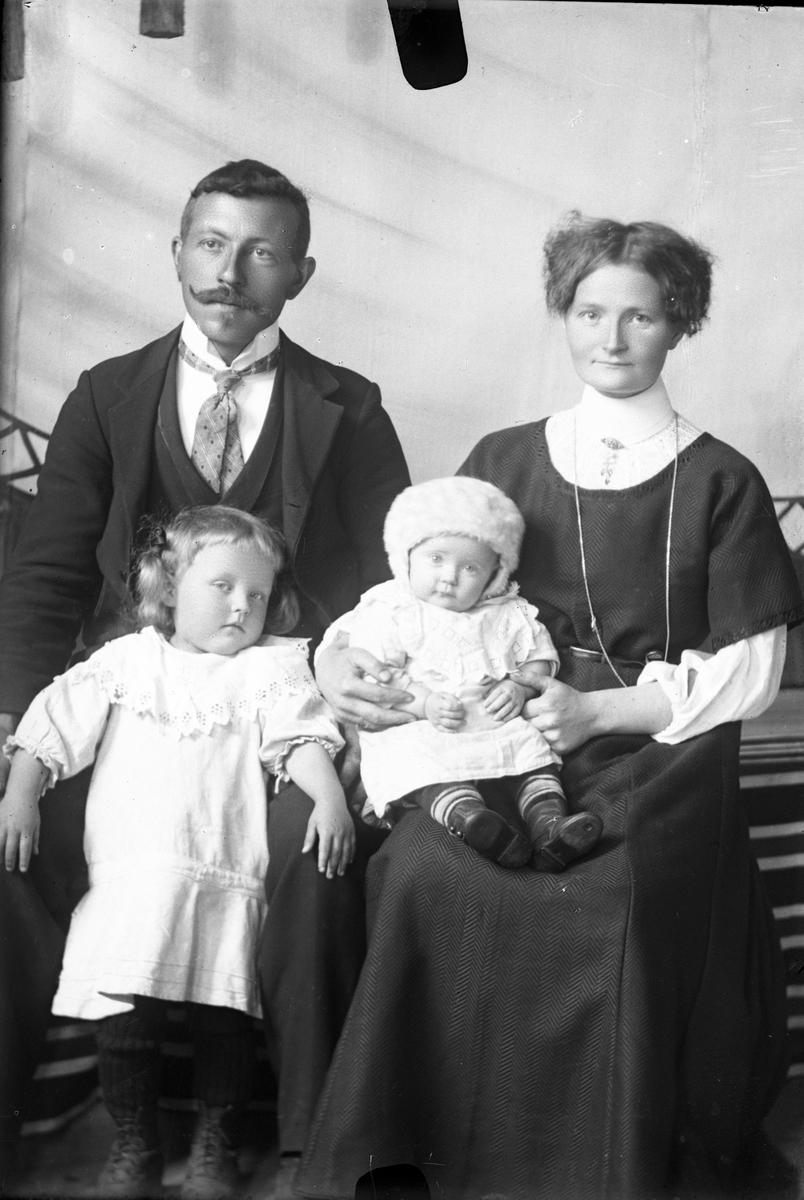 Oscar Holte, Familieportrett