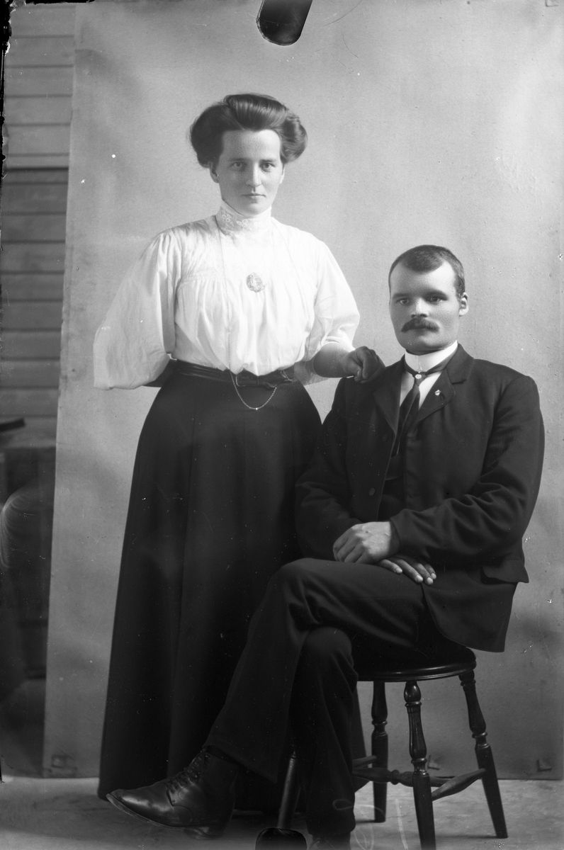 Oscar Holte, Portrett av mann og kvinne