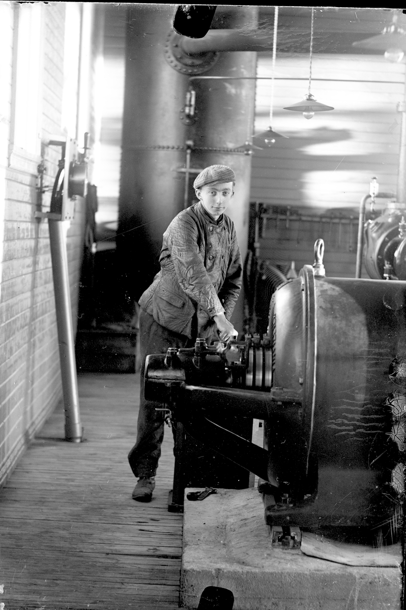 Oscar Holte, Mann i verksted
