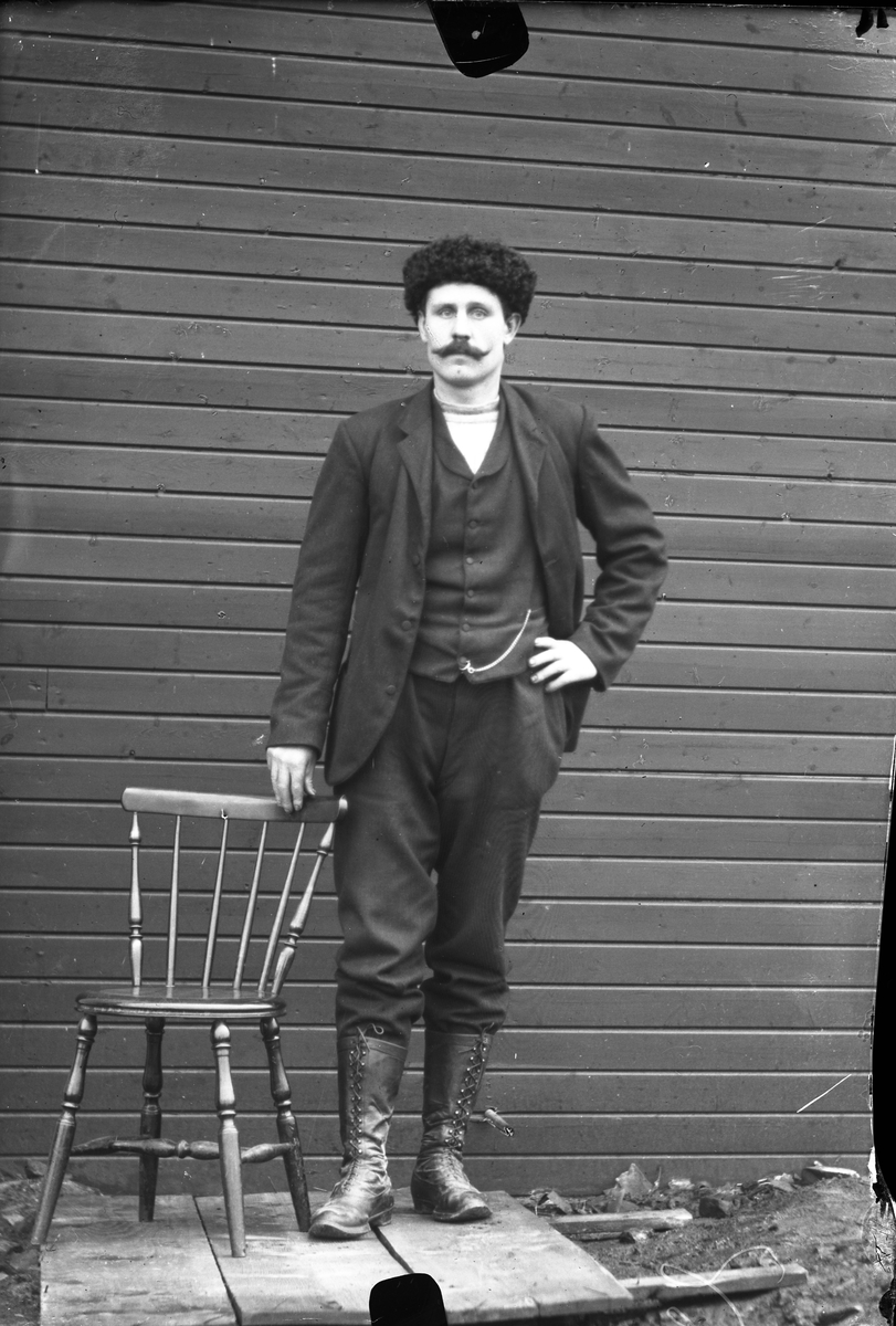 Oscar Holte, Portrett av mann