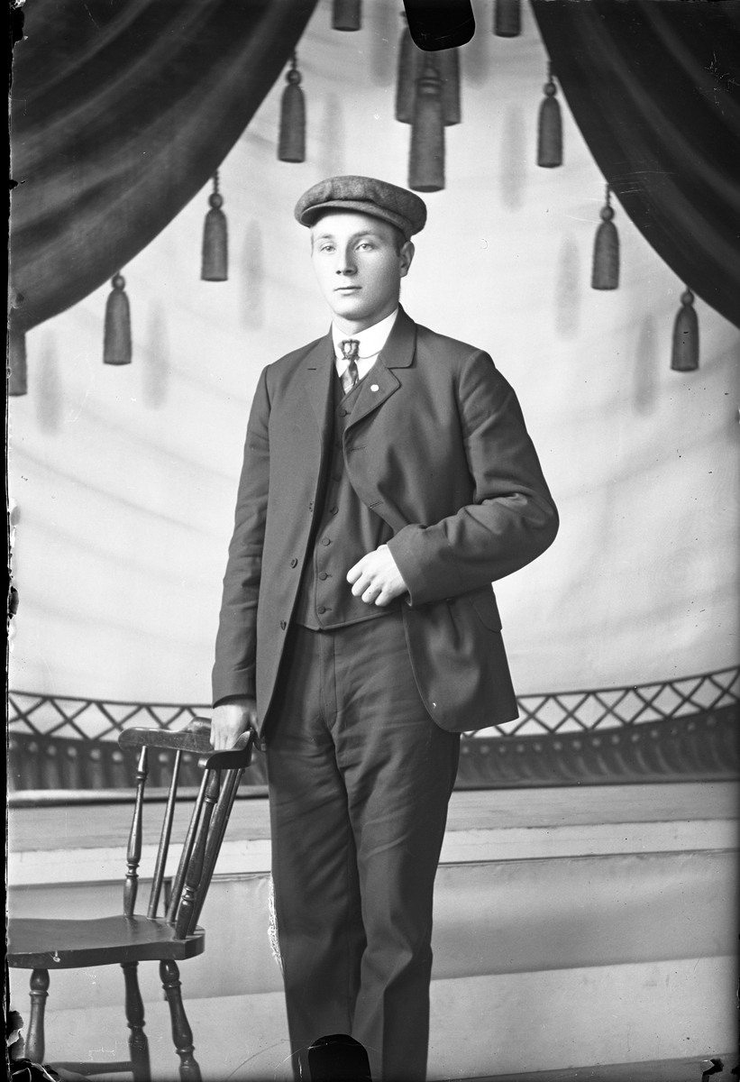 Oscar Holte, Portrett av mann