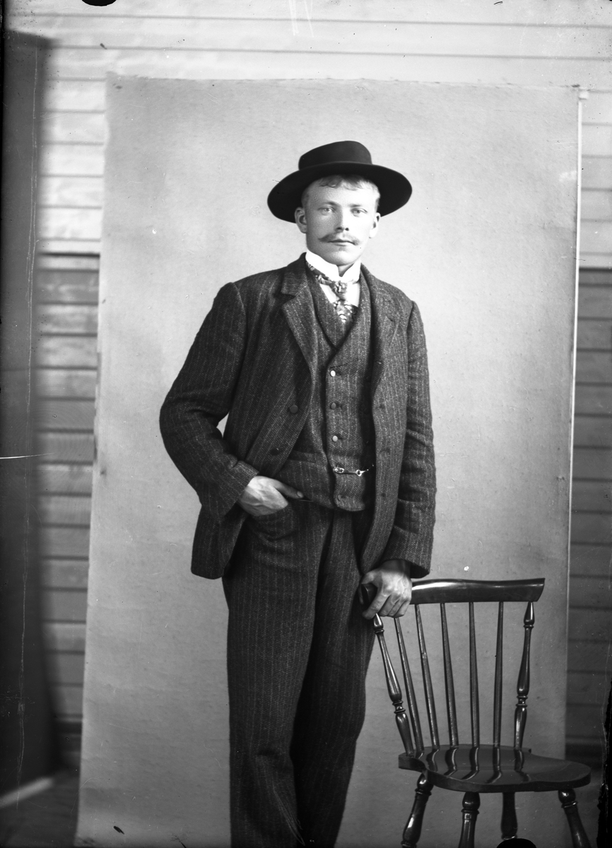 Oscar Holte, Portrett av mann