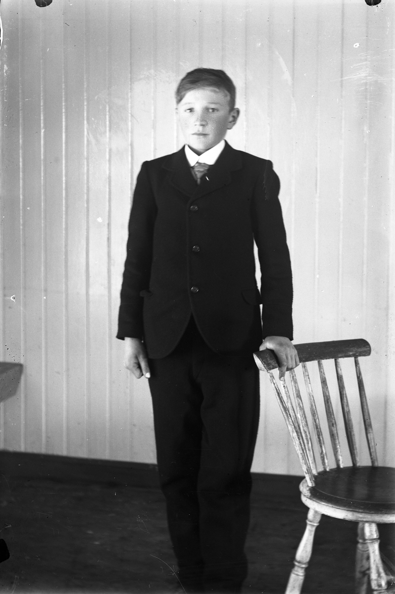Oscar Holte, Portrett av ung gutt