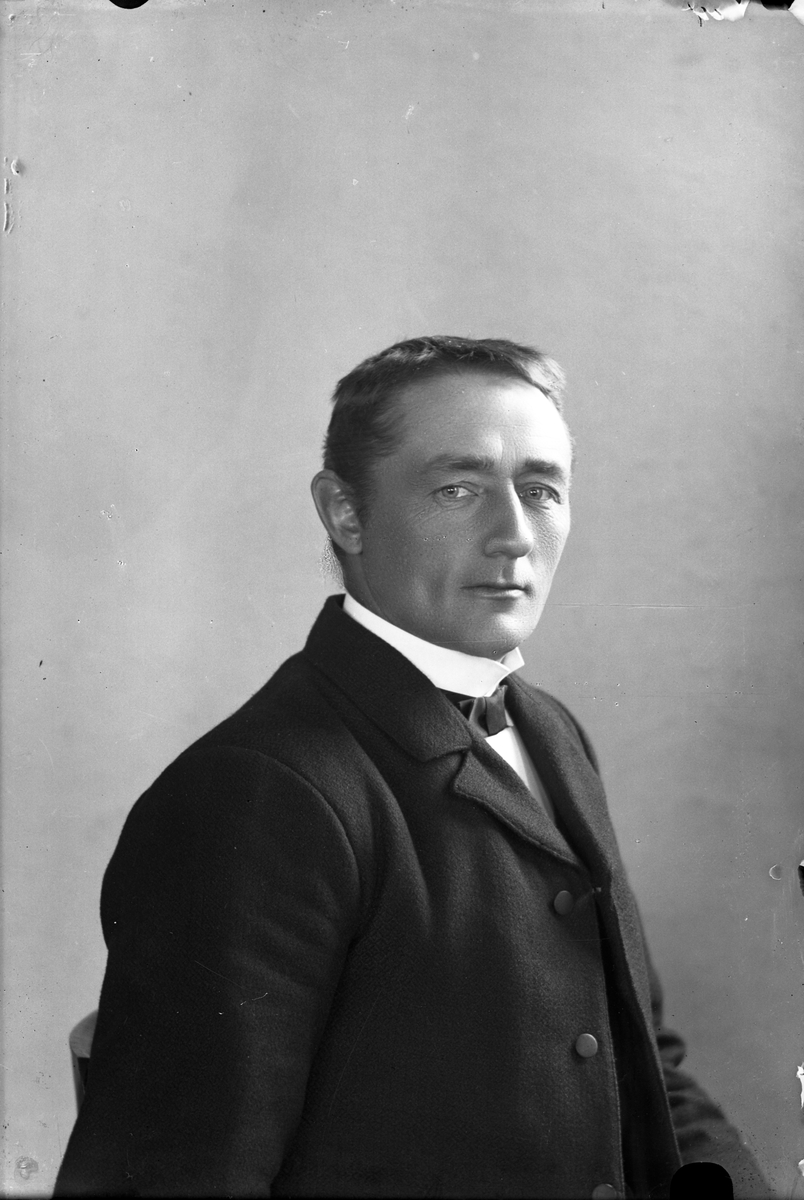 Oscar Holte, Portrett av mann