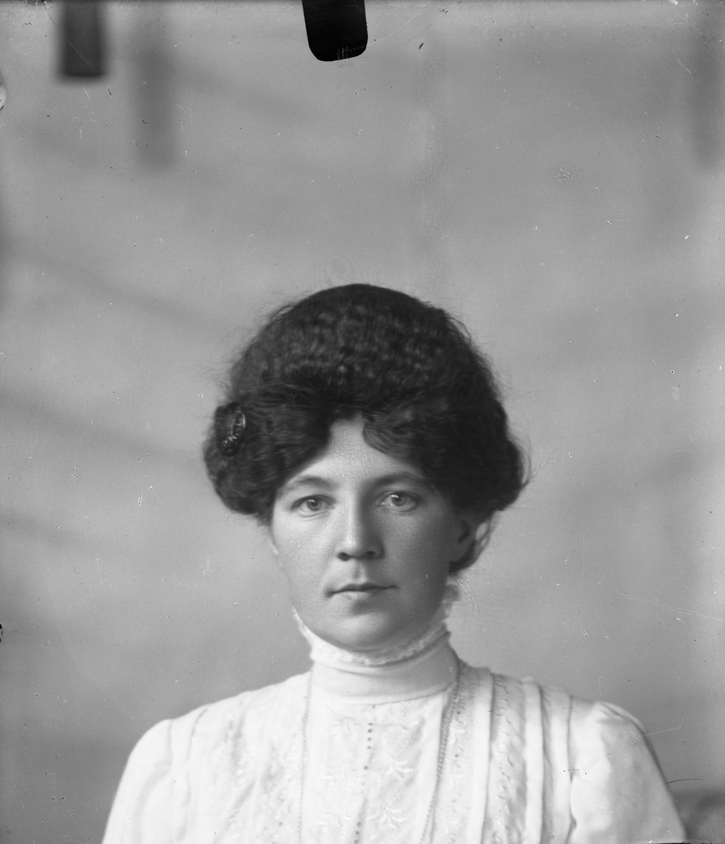 Oscar Holte, Portrett av kvinne