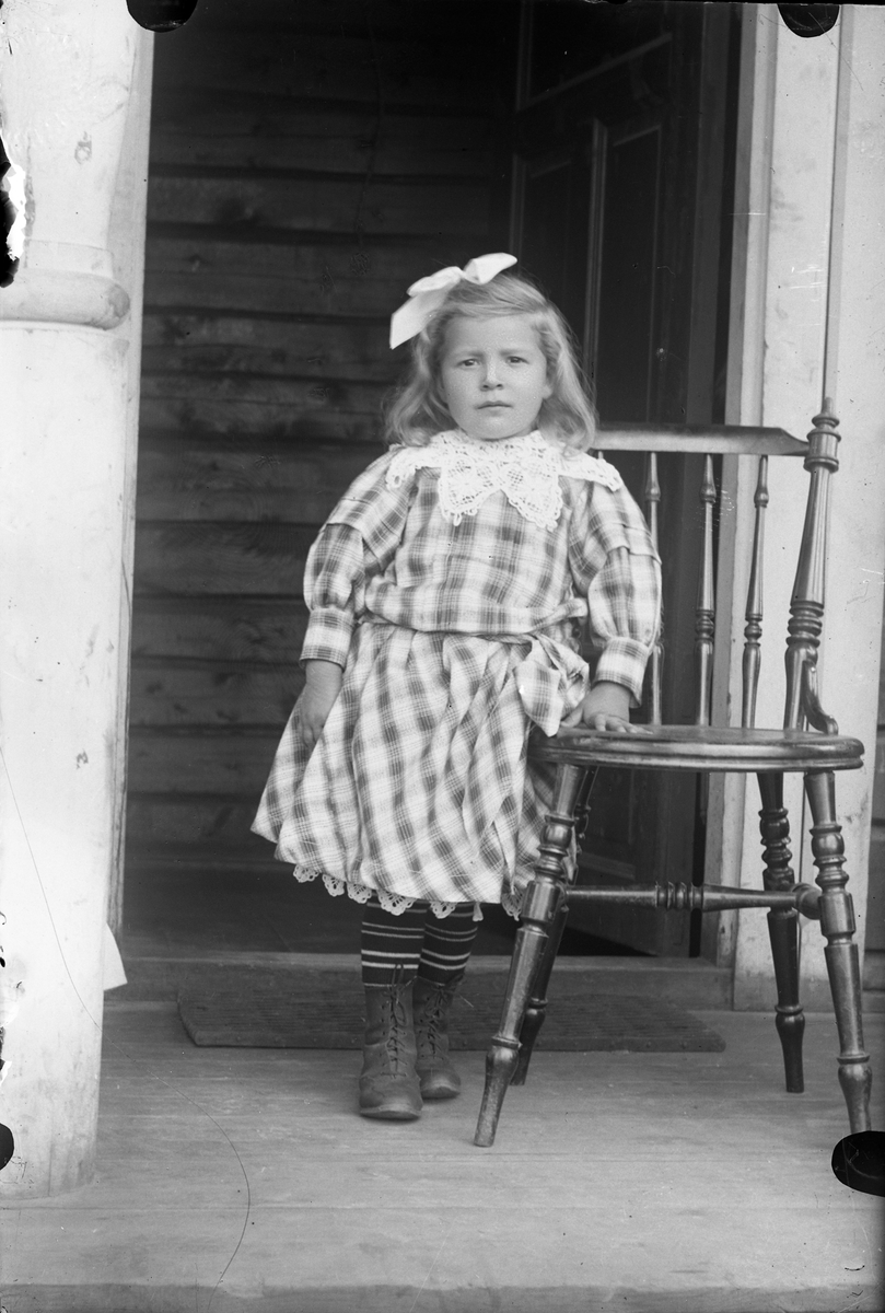 Oscar Holte, Portrett av lita jente