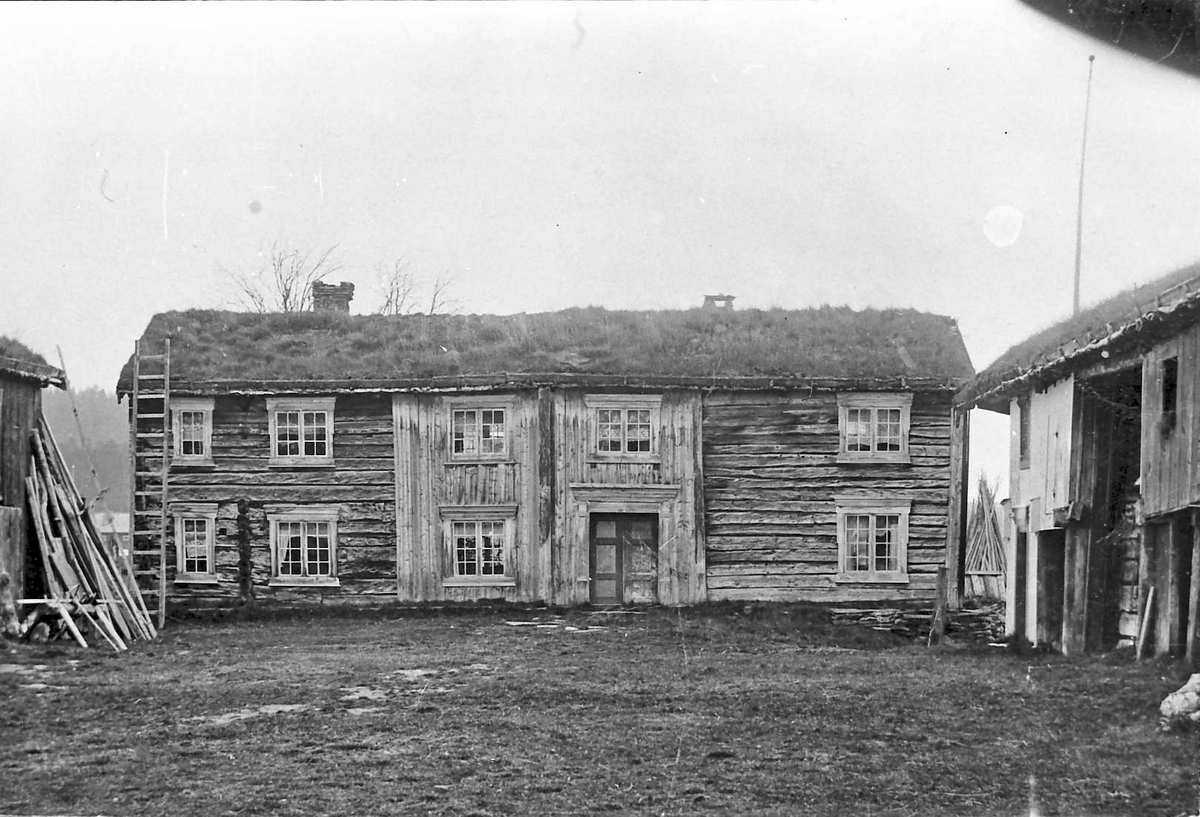 Jan Erik Øvergård, 2-etg. bolighus.