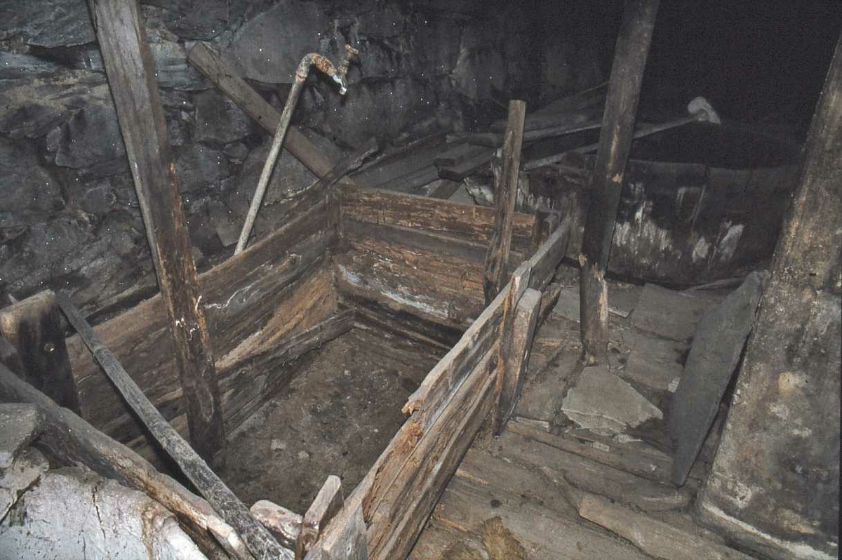 Per Hvamstad, Nyhus garveri
