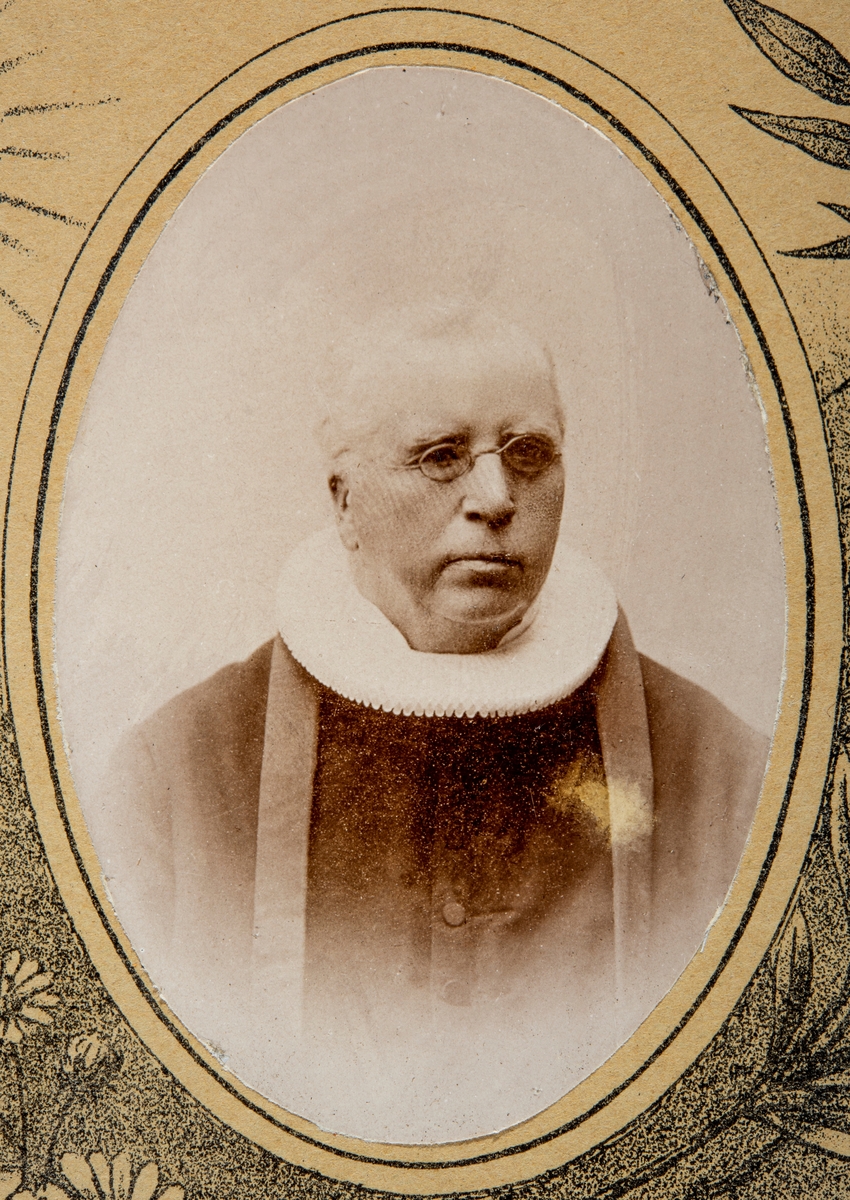 Anno Domkirkeodden, Portrett av prest Sjønde Larsson Norberg, født : 05.05-1839, Furnes.