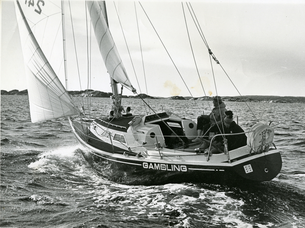 Jan Herman Linge, To menn ombord Linge-båten Gambling