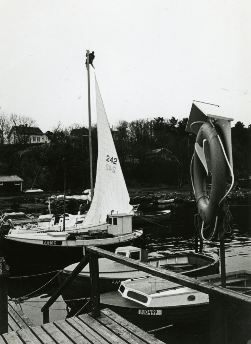 Jan Herman Linge, Linge-båten Gambling ved brygga, sansynligvis Fevik, Grimstad.
