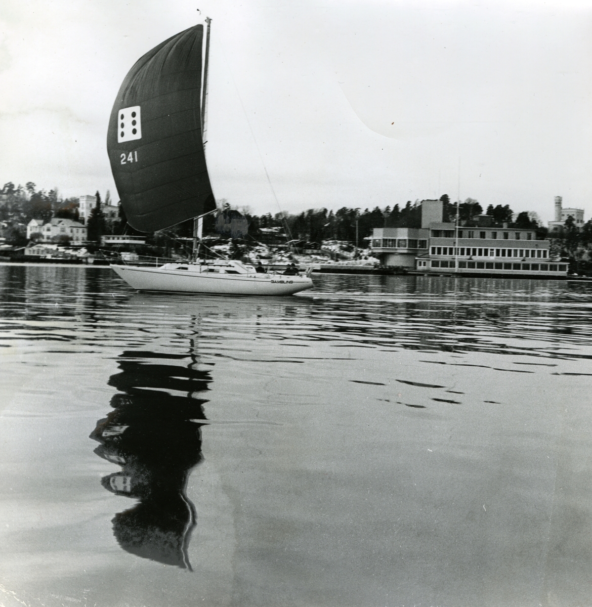 Jan Herman Linge, Linge-båten Gambling utenfor Dronningen, Bygdøy, Oslo.