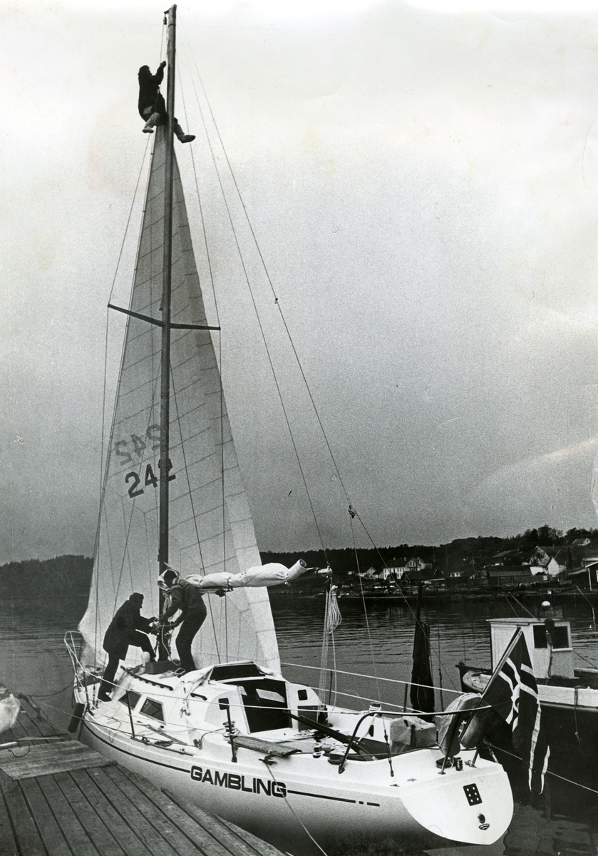 Jan Herman Linge, Tre personer ombord Linge-båten Gambling.