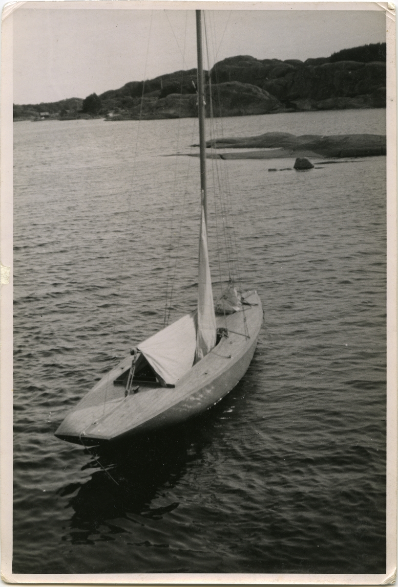 Jan Herman Linge, Seilbåten Vi-To. Linges første egenkonstruerte seilbåt.