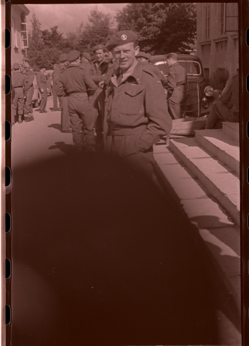 Jan Herman Linge, Lingekar. Bildet er sannsynligvis tatt da kompaniet ble dimittert under en parade for sin sjef, oberst J. S. Wilson ved Blindern Studenthjem 30. juni 1945.