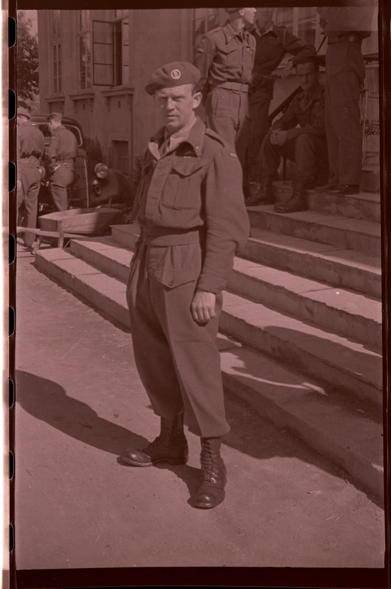 Jan Herman Linge, Lingekar, muligens Harald Sandvik. Bildet sannsynligvis tatt junidagene 1945 i Oslo.