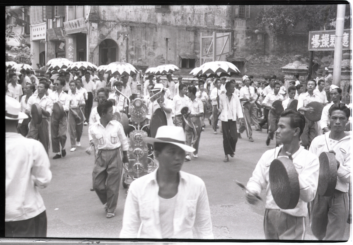 Jan Herman Linge, Seremoniell begravelsesprosesjon gjennom gate i Singapore.