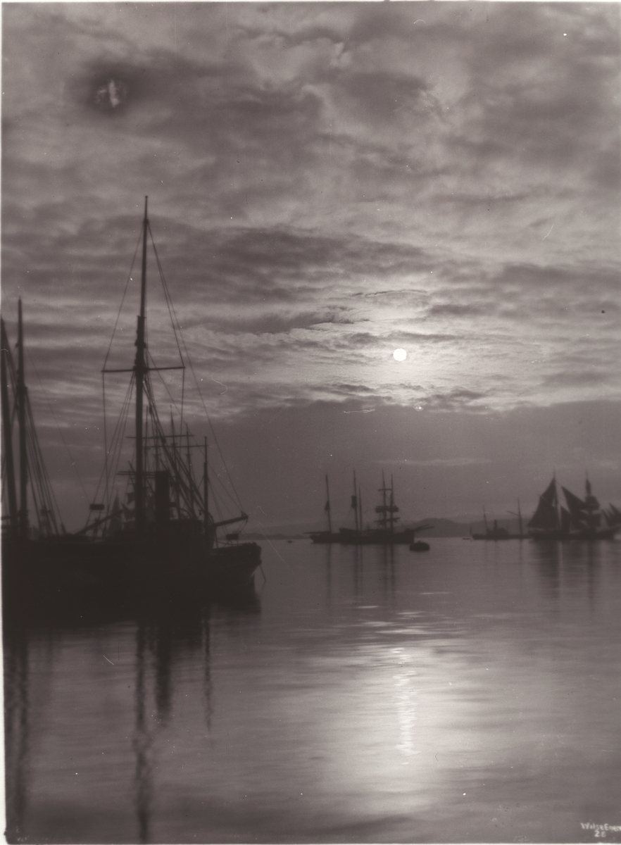 Anders Beer Wilse, Prot: Solnedgang Oslo havn Nov 1900