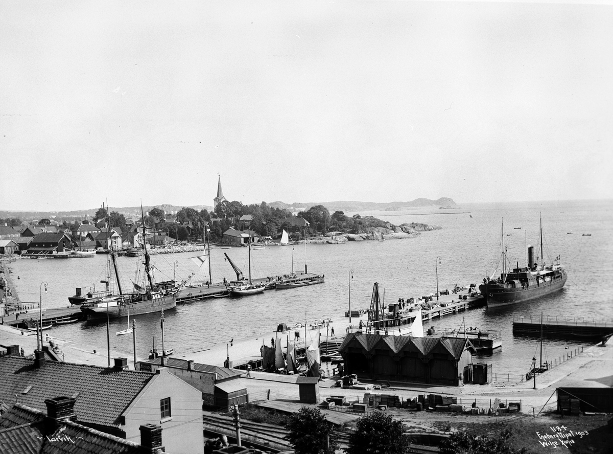 Anders Beer Wilse, Prot: Larvik - Dampskibsbryggen - Kirken og Fjorden 21.Jul.1903