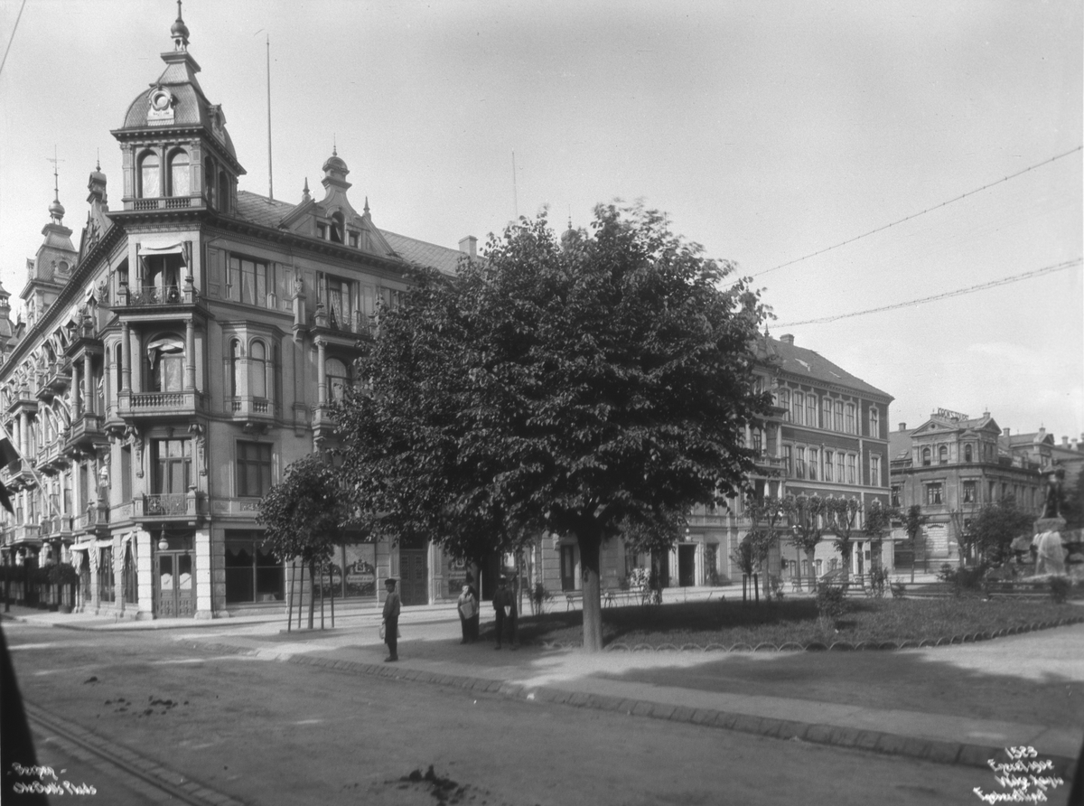 Anders Beer Wilse, Prot: Bergen - Hotel Norge og Ole Bulls Plads 12. Juli 1902