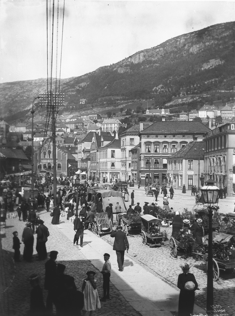 Anders Beer Wilse, Prot: Bergen - Torvet og Fiskebryggen 12. Juli 1902
