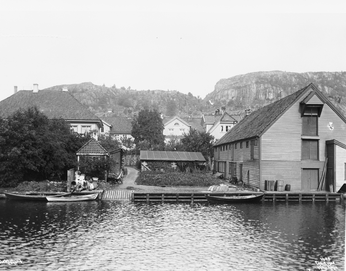 Anders Beer Wilse, Prot: Flekkefjord - Anders Beers gamle hus fra Elven 26. Jul.02