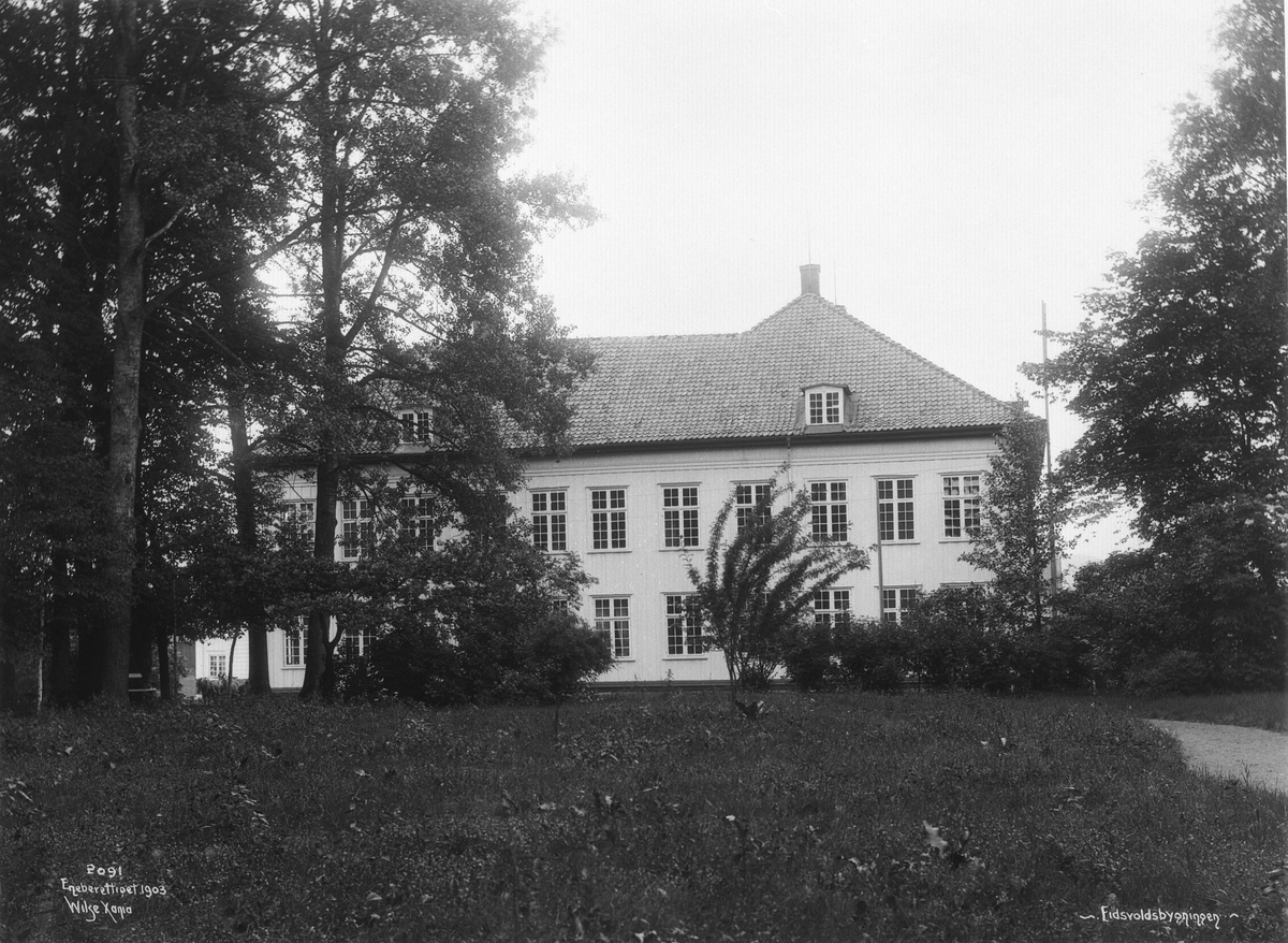 Anders Beer Wilse, Prot: Eidsvold - Eidsvoldsbygningen fra øst 6. Aug. 1903